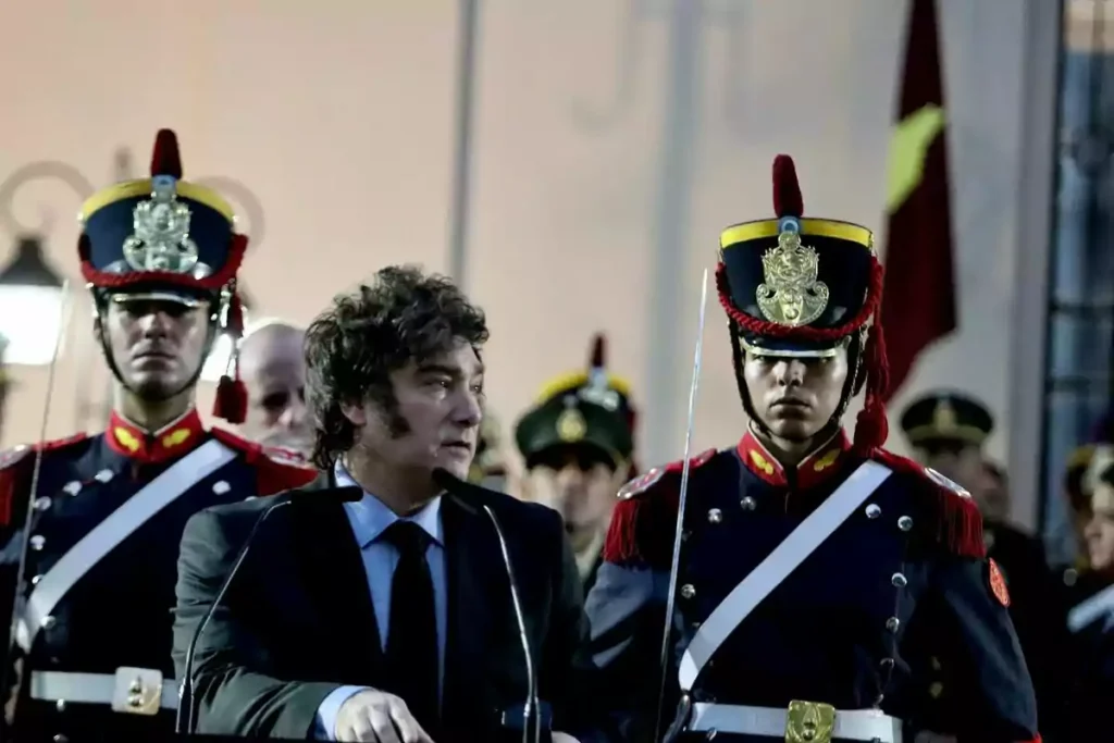 Javier Milei encabezó el acto para homenajear al Regimiento de Granaderos a Caballo