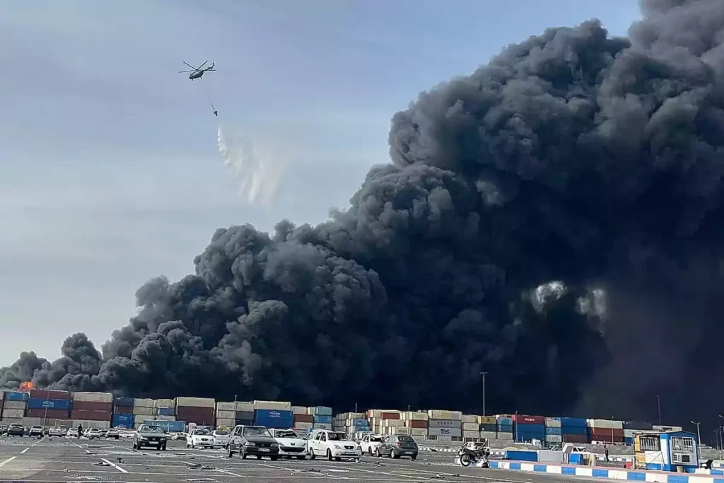 Una masiva explosión en un puerto de Irán dejó al menos 5 muertos este sábado