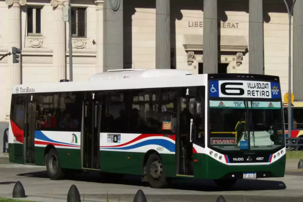 Desde hoy, Kicillof y Macri aumentaron el boleto de colectivo en CABA y PBA