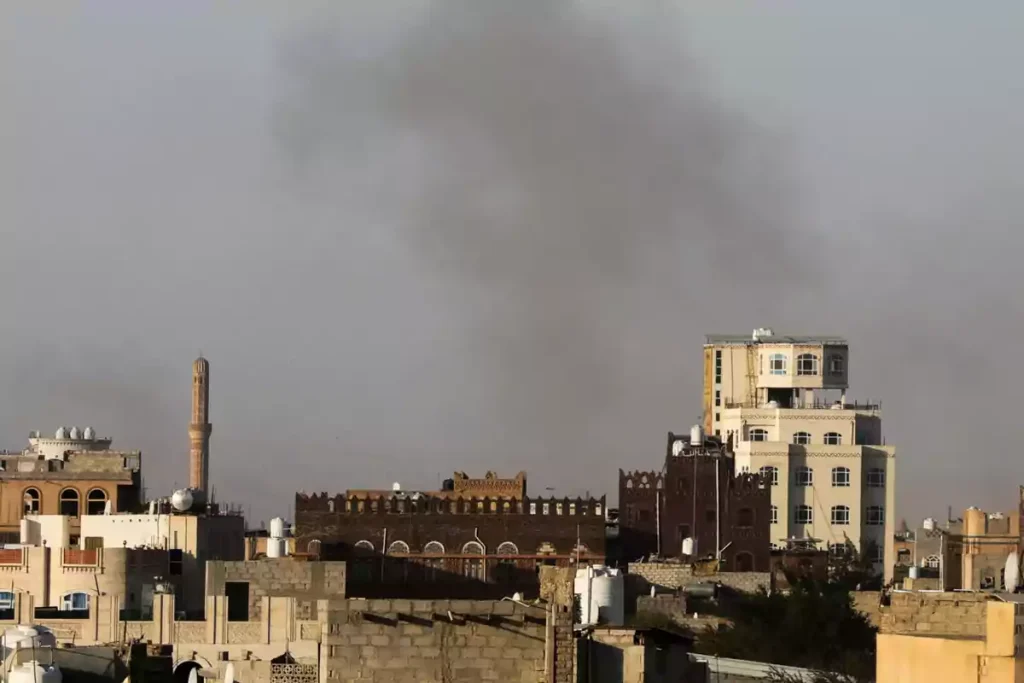 Israel lanzó un poderoso ataque sobre Saná, la capital de Yemen
