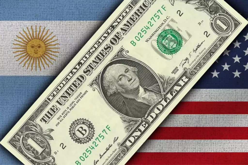 El dólar blue anotó este lunes su mayor retroceso diario en casi un mes