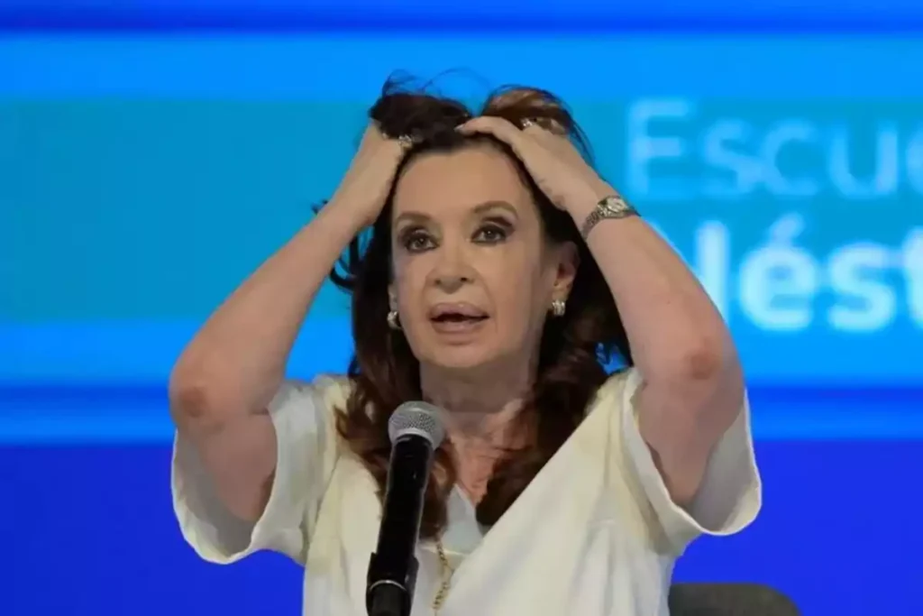 Si CFK vuelve a alterar la paz del barrio, la Justicia podría revocar su domiciliaria
