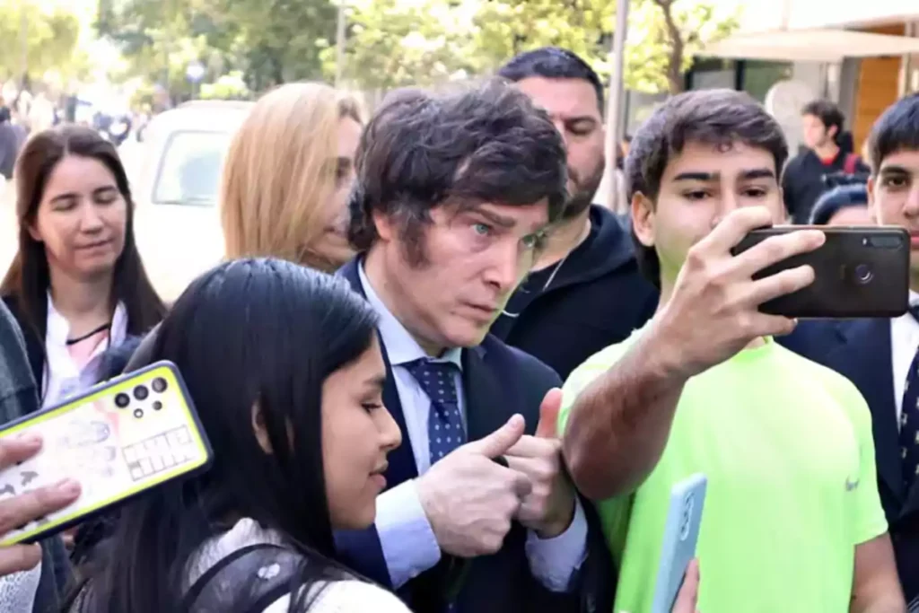 Una encuesta lo ubica con el 48% de intención de voto