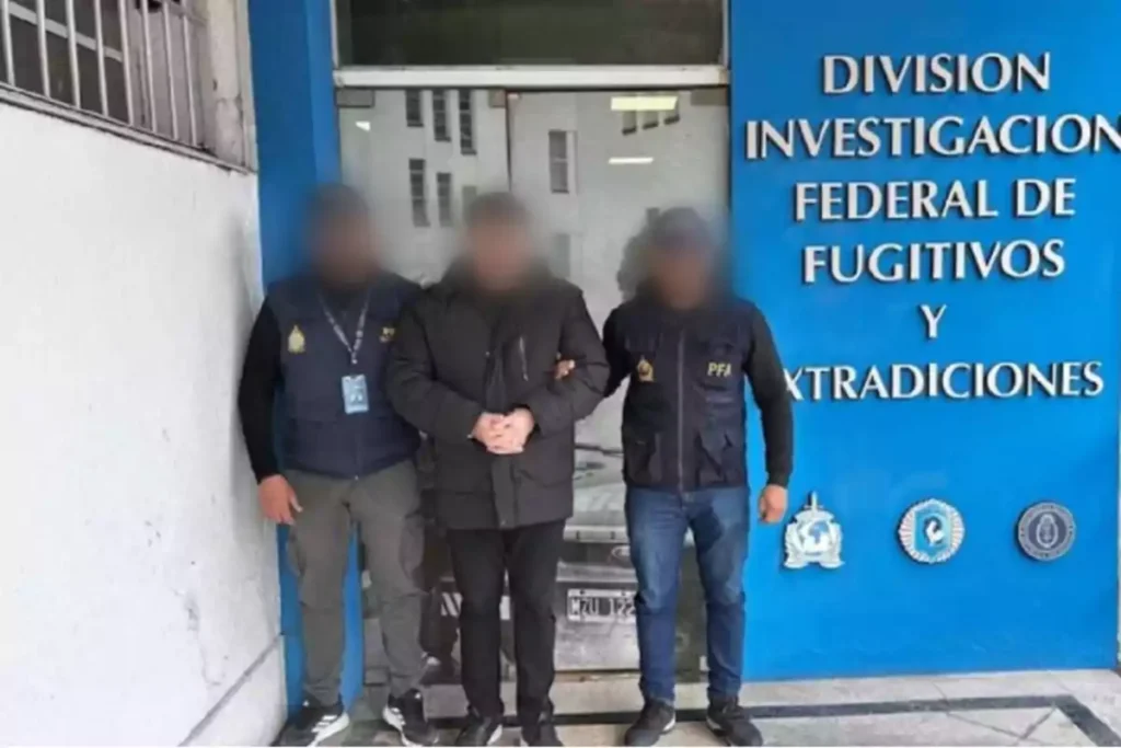 Arrestaron en Colegiales a un peluquero paraguayo por abusar de dos niños en Asunción