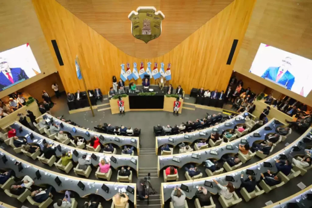 el ministro López deberá explicar en la Legislatura los aumentos del agua