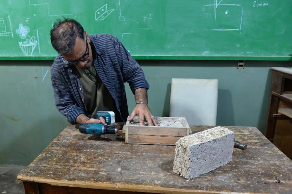 “EcoLadrillo”, proyecto de la Escuela Municipal de Formación Profesional 1 que le da un nuevo uso a los residuos