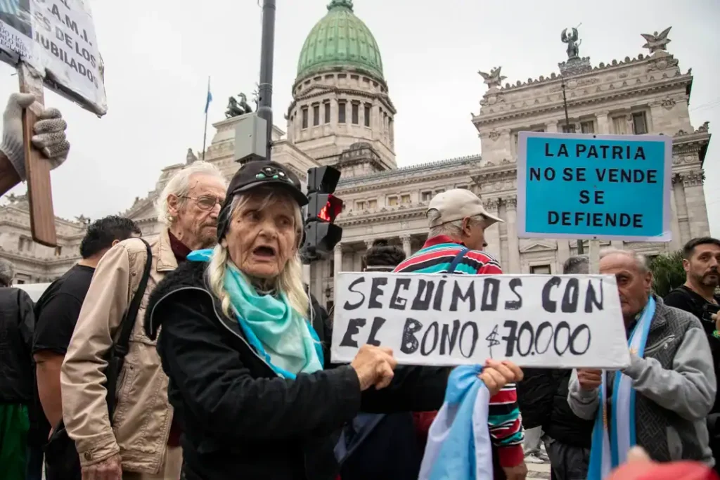 Cuánto subirán las jubilaciones durante 2026 según el presupuesto de Milei
