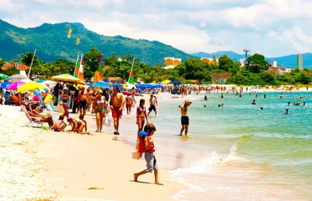 Fuga de turistas: cayó 18,9% el ingreso y subió 21,8% el egreso de argentinos en septiembre