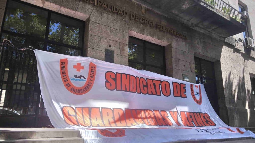 Fuerte recuperación salarial y recategorizaciones en el nuevo acuerdo entre Guardavidas y el municipio