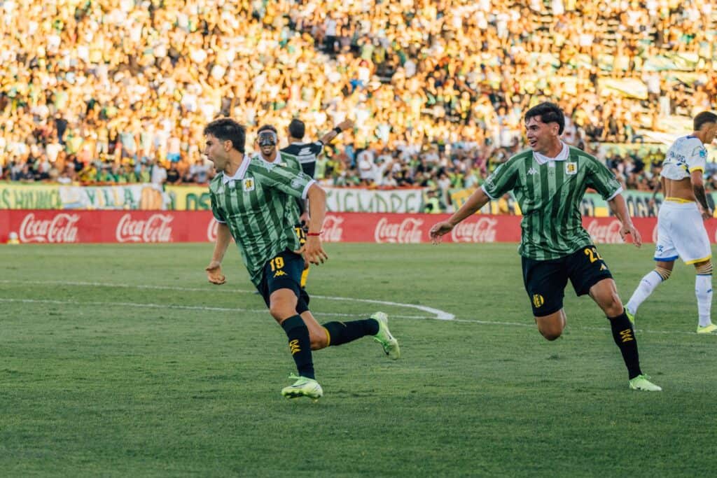 Con un golazo, Aldosivi logró un agónico empate ante Rosario Central