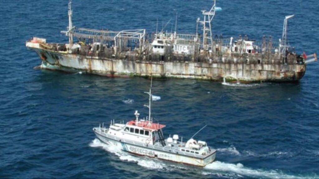 Endurecen controles contra la pesca ilegal y sancionan a un buque extranjero